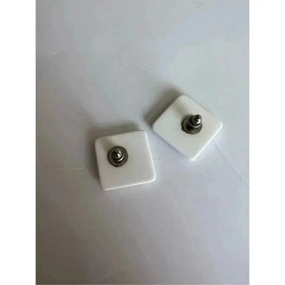 Black and white square vintage block earrings - Picture 3 of 4